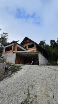 Vila u Mrkoplju, roh-bau, otvoren pogled na prirodu - 9