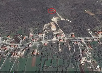 Građevinska parcela 7 001 m², Dicmo - mirna lokacija u prirodi