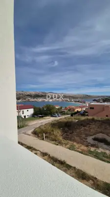Stan 88 m², Pag - novogradnja s bazenom i vrtom - 16