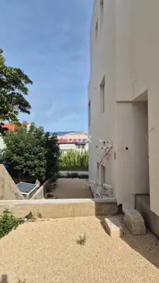 Stan 88 m², Pag - novogradnja s bazenom i vrtom - 11