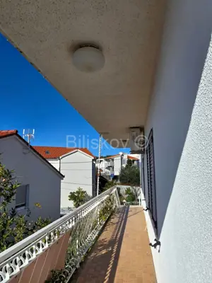 Trogir, Haus mit drei Wohnungen und Garage, zu verkaufen - 5