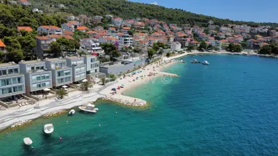 Trogir, Haus mit drei Wohnungen und Garage, zu verkaufen - 14