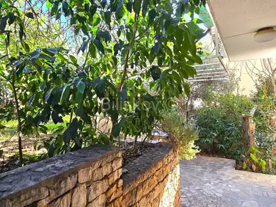 Trogir, Haus mit drei Wohnungen und Garage, zu verkaufen - 2