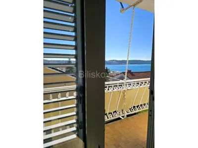 Trogir, Čiovo, obiteljska kuća, tri stana i garaža, prodaja - 12