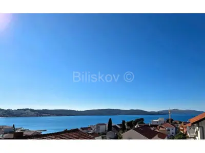 Trogir, Čiovo, obiteljska kuća, tri stana i garaža, prodaja - 7