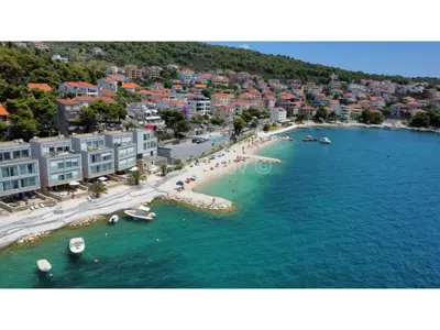 Trogir, Čiovo, obiteljska kuća, tri stana i garaža, prodaja - 14