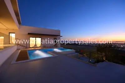 Vila u Splitu, pogled na more i privatnost - 16