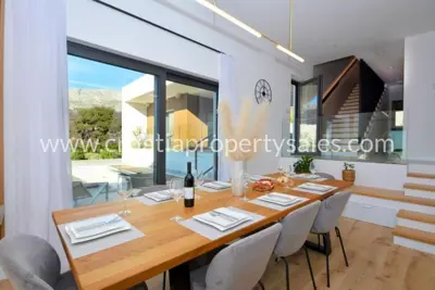 Vila u Splitu, pogled na more i privatnost - 10