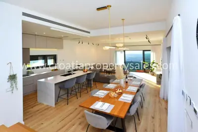 Vila u Splitu, pogled na more i privatnost - 11