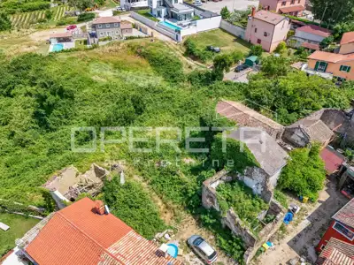 Zemljište 640 m², Momjan - centar naselja i pogled na vinograde - 9