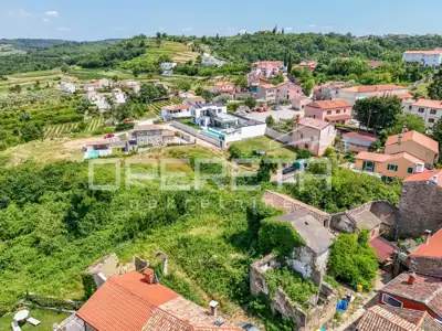 Zemljište 640 m², Momjan - centar naselja i pogled na vinograde - 4