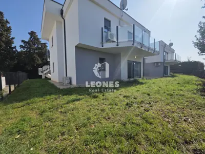 Wohnung 69 m², Savudrija bei Umag, Garten und Garagenstellplatz