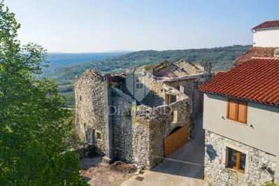 Houses 308 m², Pićan - private parking and view of Učka - 8