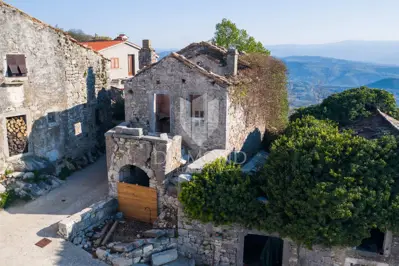 Houses 308 m², Pićan - private parking and view of Učka - 2