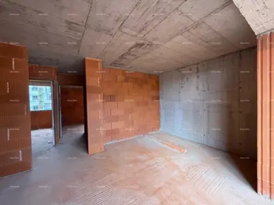 New construction, excellent location. - 2