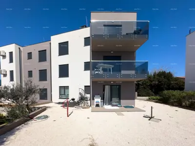 Wir verkaufen eine neue Wohnung mit großem Garten in Medulin!