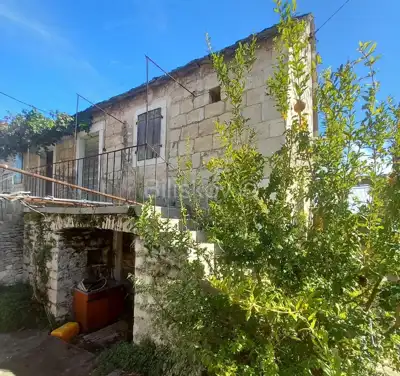 Kuća 120 m², Škrip na Braču, autentična kamena kuća