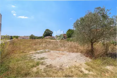 Baugrundstück in Orbanići, ruhige Lage und Genehmigung