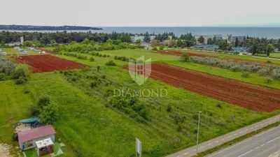 Novigrad, spacious land for investment - 2
