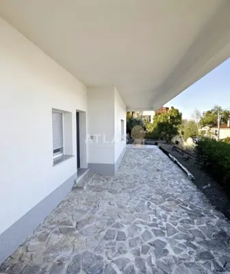 Kuća 230 m², Viškovo centar - garaža i velika okućnica