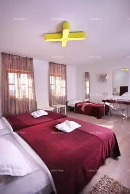 Hotel i Restoran. Blizina grada Pule. Veliki građevinski teren uz hotel, mogućnost gradnje vile. - 18