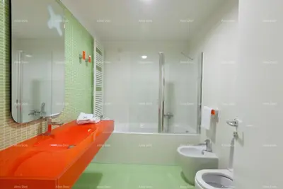Hotel i Restoran. Blizina grada Pule. Veliki građevinski teren uz hotel, mogućnost gradnje vile. - 22