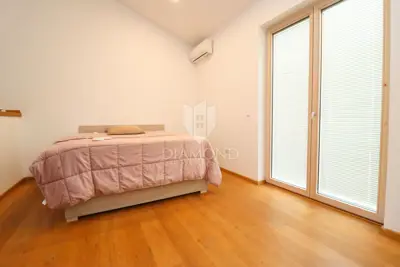 Poreč, okolica, moderna vila sa 6 apartmana - 9