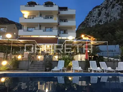 Hotel 1.500 m², Gradac - etabliertes Geschäft direkt am Strand