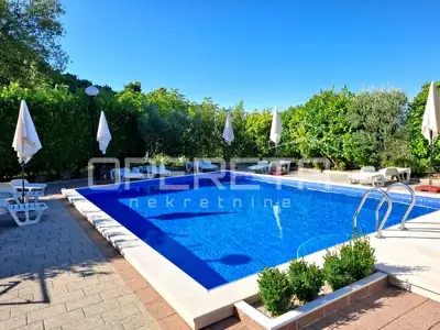 Hotel 1,500 m², Gradac - established business by the beach - 2