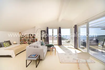 House 215 m², Trogir - sea view and pool - 5