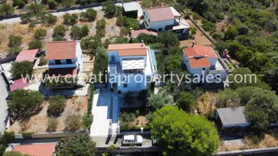 House 215 m², Trogir - sea view and pool - 13