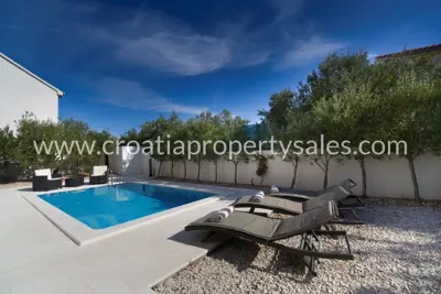 House 215 m², Trogir - sea view and pool - 11