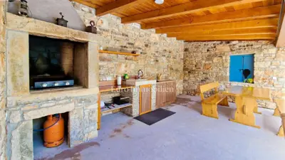 Poreč, Umgebung - Steinhaus mit Grundstück 6.000 m² - 12