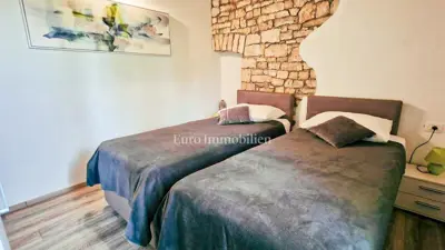 Poreč, Umgebung - Steinhaus mit Grundstück 6.000 m² - 10