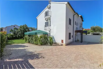 Kuća 220 m², Nova Veruda, Pula - blizu mora i marine - 2