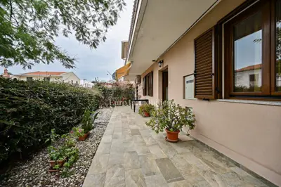 Apartment 120 m², Novigrad - 2 units and 2 terraces - 3
