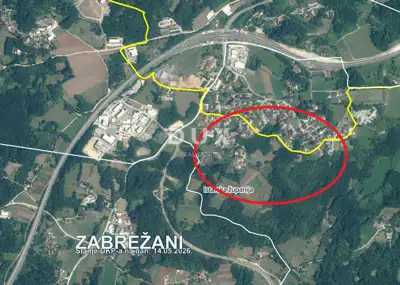 Baugrundstück, Stari Pazin - an der Straße