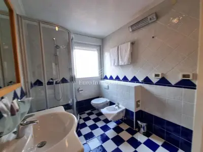 Wohnung 132 m², Crveni Vrh - 130 m vom Meer, Aufzug - 15