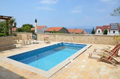 Haus 411 m², Sutivan na Braču, Pool und kultivierter Garten