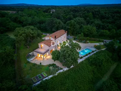 Haus 278 m², Labin - Pool, Wellness und Gästeapartment