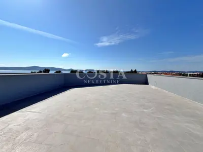 Penthouse 67,92 m², Sukošan - krovna terasa i pogled na more