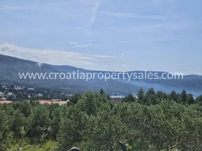 Baugrundstück 1.047 m², Otok Hvar - nahe dem Meer und dem Zentrum