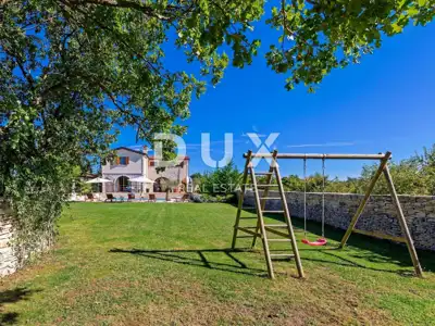 Villa 220 m², Svetvinčenat - pool and summer kitchen