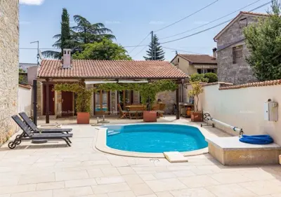 Kanfanar, zwei Steinhäuser 208 m², Pool und eingezäuntes Grundstück - 3