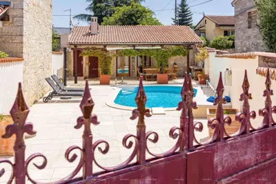 Kanfanar, zwei Steinhäuser 208 m², Pool und eingezäuntes Grundstück - 2