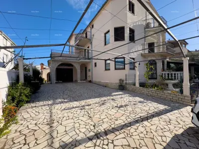 House in Pješčana Uvala, close to the sea and with a large parking area - 2