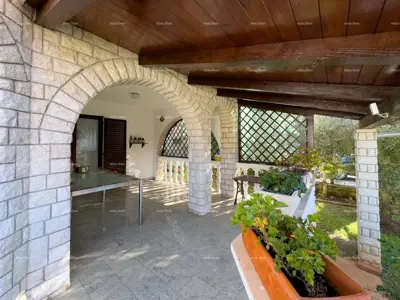 House in Pješčana Uvala, close to the sea and with a large parking area - 4