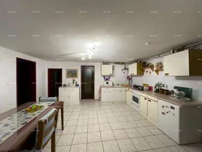 House in Pješčana Uvala, close to the sea and with a large parking area - 11