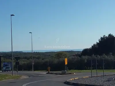 Baugrundstück und Olivenhain mit Meerblick