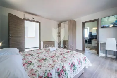 Villa 1109 m², Labin Umgebung - Pool und Sommerküche - 14